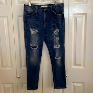 KanCan Women’s stretch ripped jeans, size W13 (waist 32”). Inseam 27”.